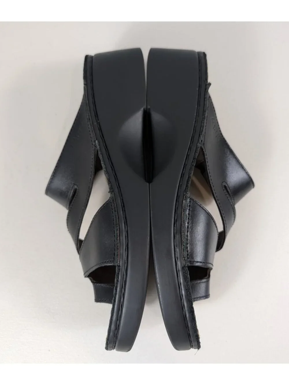 Naot Monterey sandals in black leather women's size 9